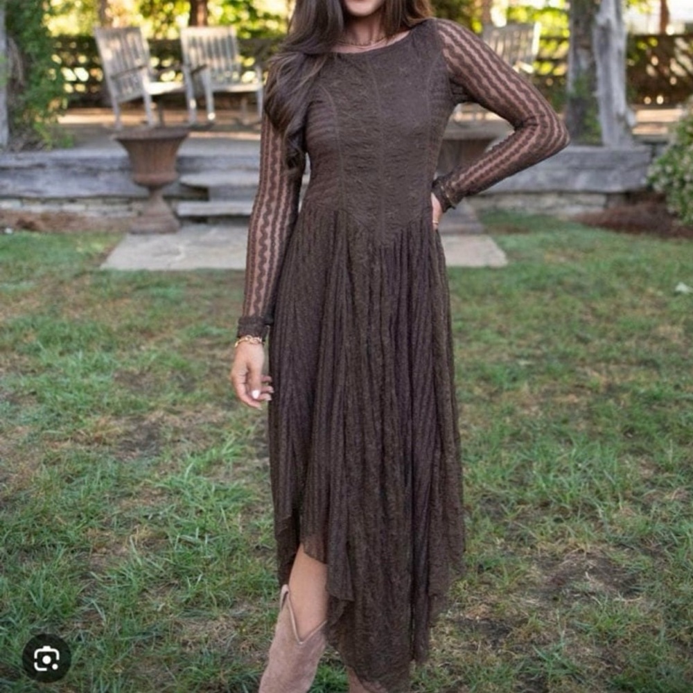 Lane 201 / Promesa Whiskey and Lace Midi Dress